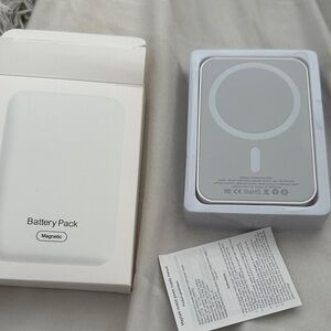NEW Magnetic Battery Pack CHARGER in White